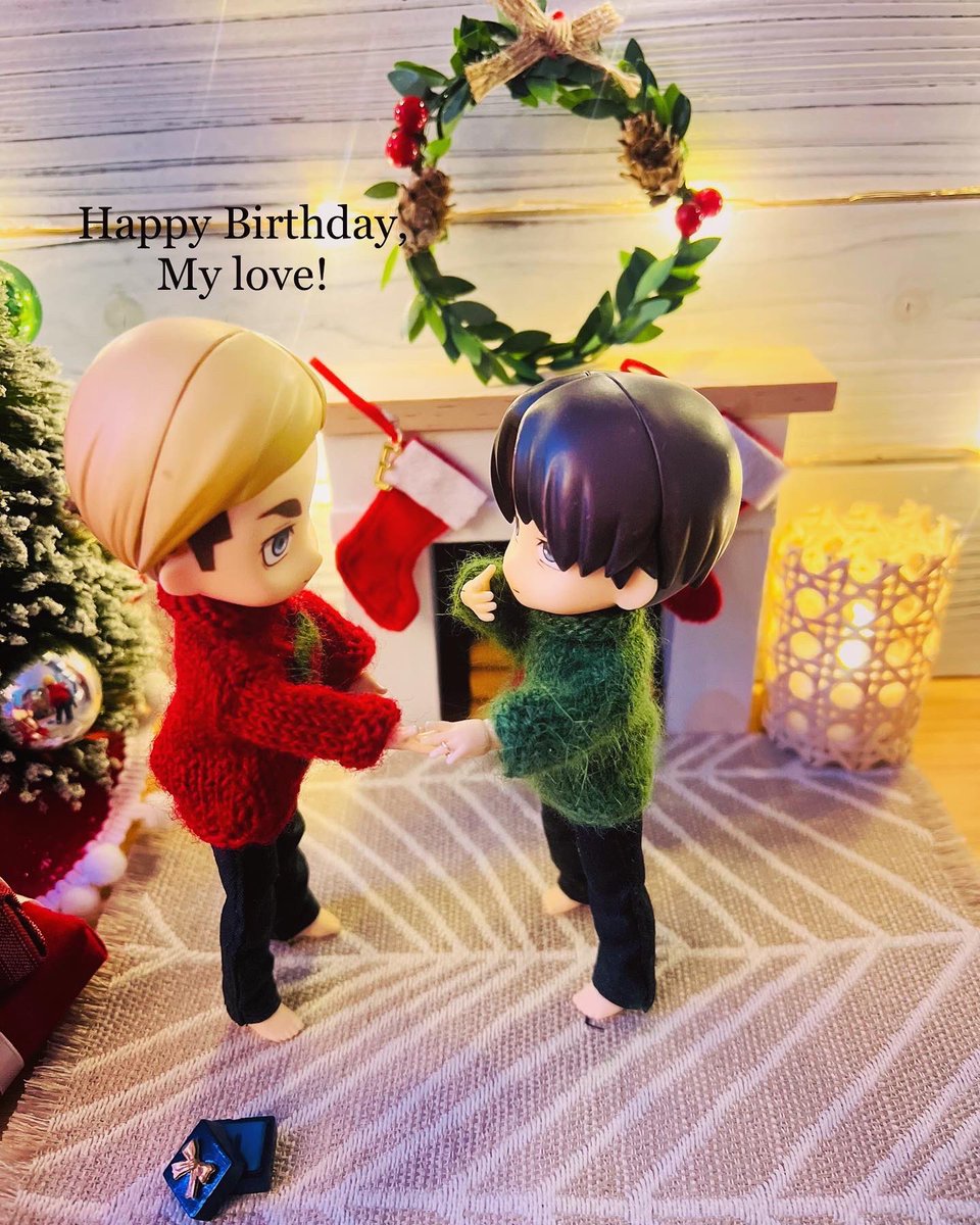 wikiwicked82's tweet photo. Merry Christmas and Happy Birthday Levi!💍💕
#eruri #leviackerman #erwinsmith #エルリ #Nendoroid https://t.co/ppTfTE5NuI