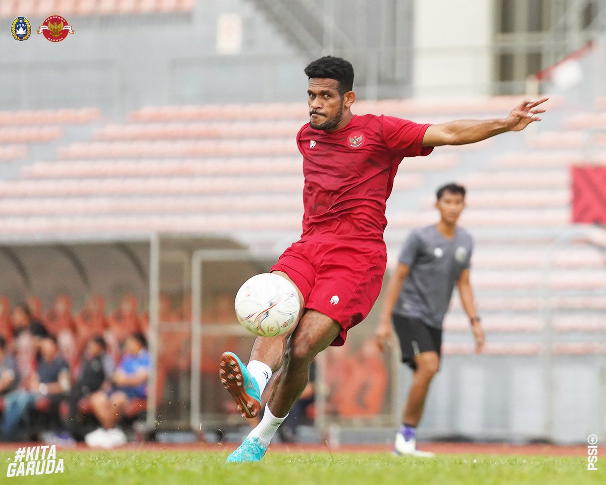 PSSI's tweet image. Timnas Indonesia jalani Official Training sebagai persiapan laga kontra Brunei Darussalam pada Minggu (25/12) di Stadion KLFA, Malaysia! 🏟️

Semangat persiapkan diri, Garuda! 🦅🇮🇩

#KitaGaruda #MeraihImpian