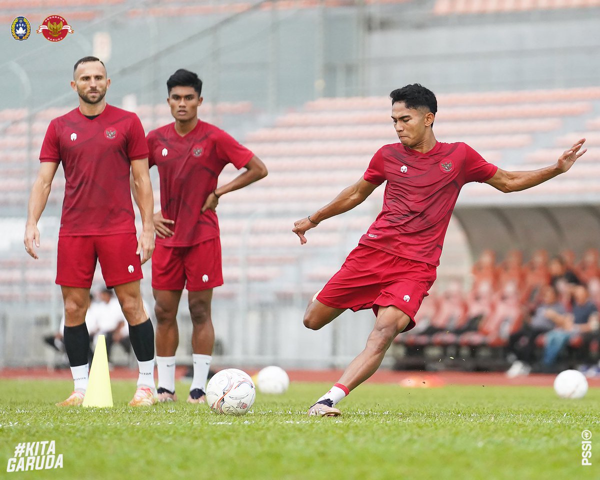 PSSI's tweet image. Timnas Indonesia jalani Official Training sebagai persiapan laga kontra Brunei Darussalam pada Minggu (25/12) di Stadion KLFA, Malaysia! 🏟️

Semangat persiapkan diri, Garuda! 🦅🇮🇩

#KitaGaruda #MeraihImpian