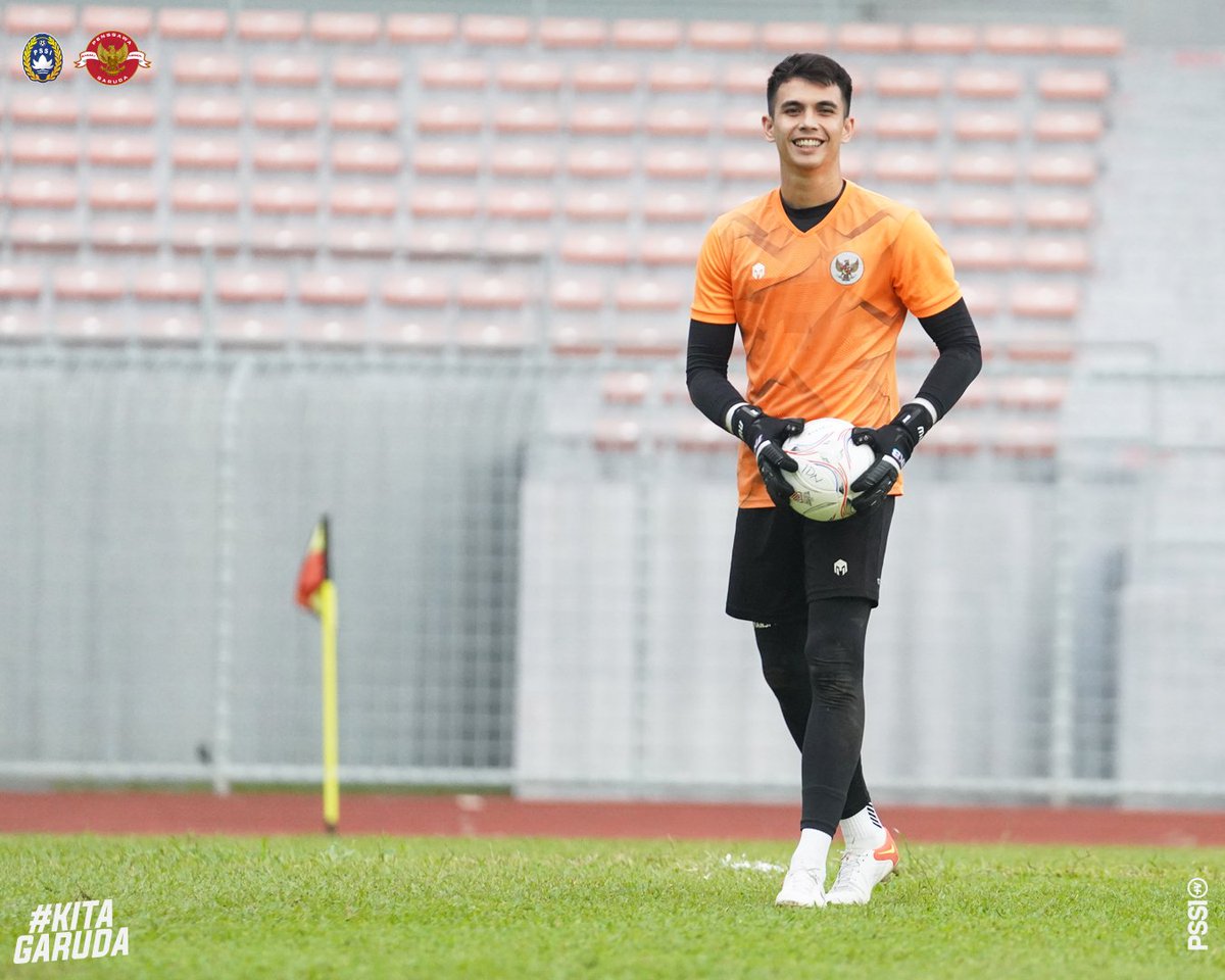 PSSI's tweet image. Timnas Indonesia jalani Official Training sebagai persiapan laga kontra Brunei Darussalam pada Minggu (25/12) di Stadion KLFA, Malaysia! 🏟️

Semangat persiapkan diri, Garuda! 🦅🇮🇩

#KitaGaruda #MeraihImpian