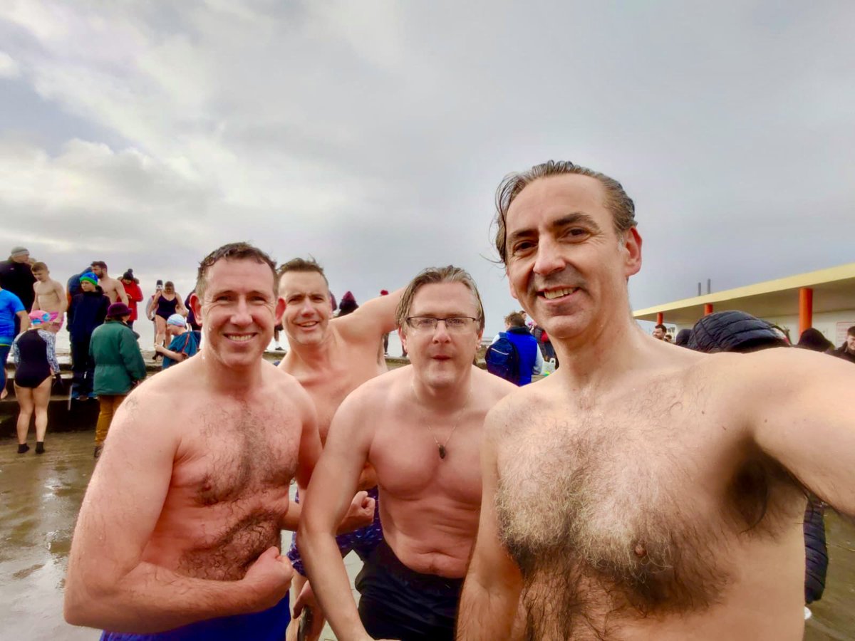 Nollaig Shona daoibh go léir. ⁦<a href="/COPEGalway/">COPE Galway</a>⁩ Snámh eile déanta. Aifreann léite. Bronn más féidir: giv.i.ng/klZp