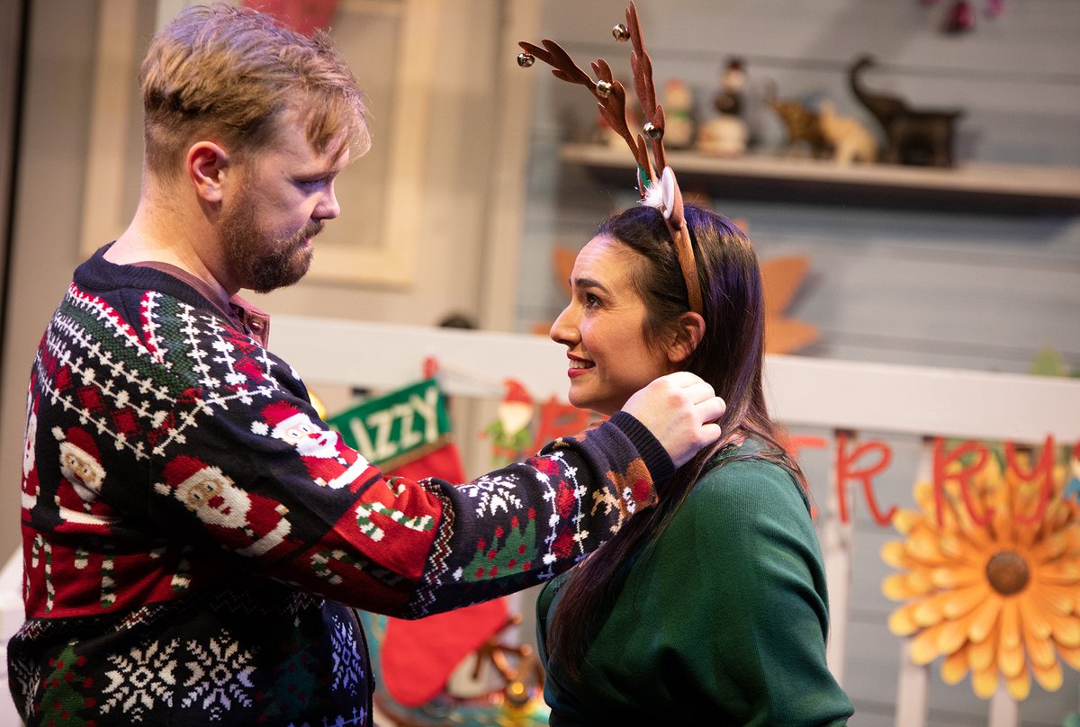 Peak of fashion? Reindeer headbands. 🦌 Happy holidays!