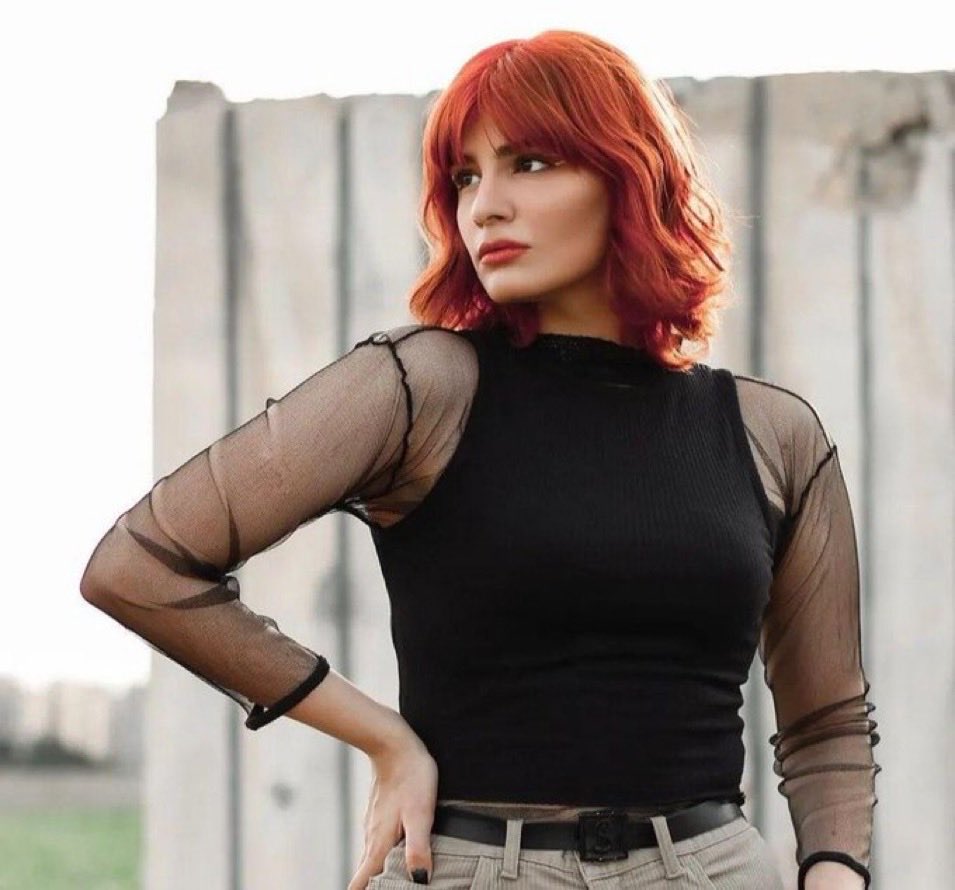 #مینا_افشاری یک ماه و ده روز در زندان قرچک بازداشته، نه اجازه میدن با وثیقه آزاد شه و نه حکم میدن ، برای چی این دختر رو گرفتن؟ به این دلیل که روز فراخوان شال سرش نبود!!!! لطفا صدای مینا باشید خانواده به شدت نگرانن!
#مهسا_امینی