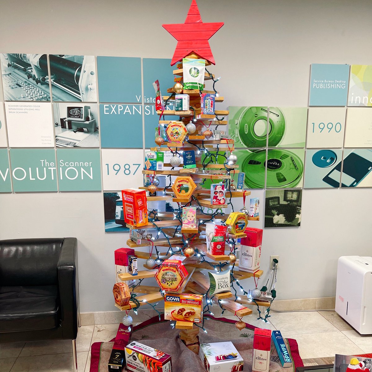 Merry Christmas from our Vista Color family to yours! 🎄 • 

Highlighting our “packaging” Christmas tree in the Vista Color lobby. ✨🎄🙌 // 

#VistaColor #merrychristmas #miamichristmas #christmastree #SuccessIsInThePackaging
