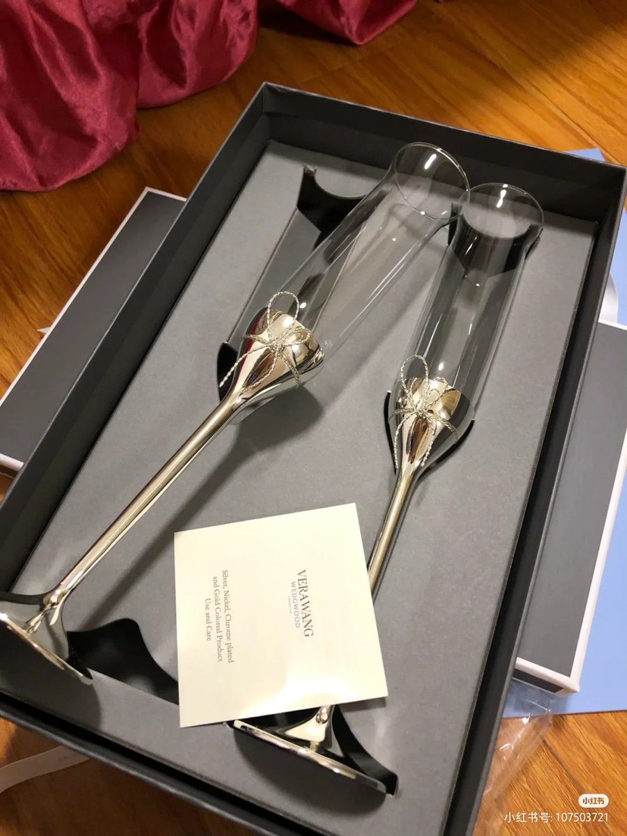 ╭┈┈┈┈┈┈┈﹒ׂׂૢ་༘࿐ೢִֶָ
┊You just received a package!! 
—

( 🐻📦 )
Sender: Joseline and Shuuya
Receiver : @llttIeone

—
Merry Christmas!
╰┈┈┈┈┈┈┈┈