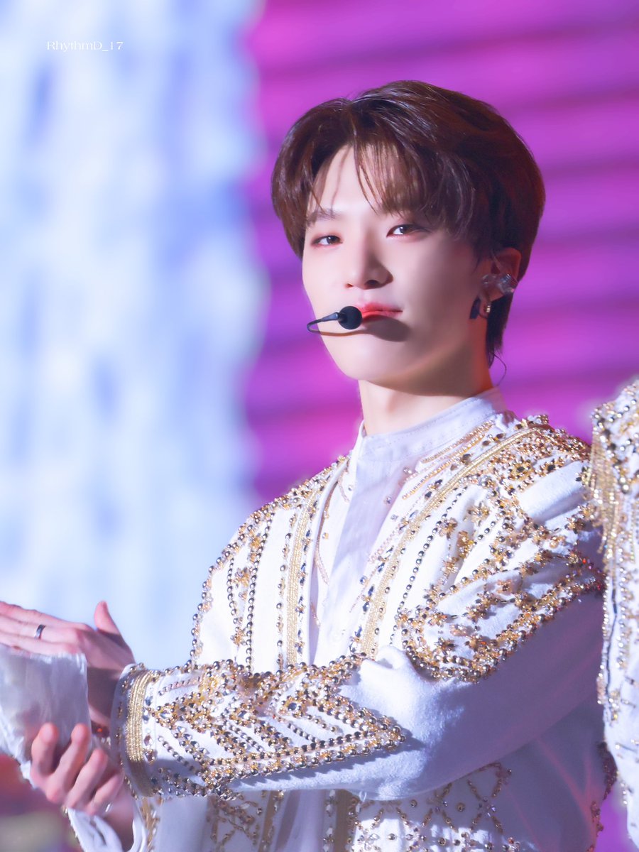 Happy Holiday🥰🎄

#디노 #DINO
#세븐틴 #SEVENTEEN
#BE_THE_SUN