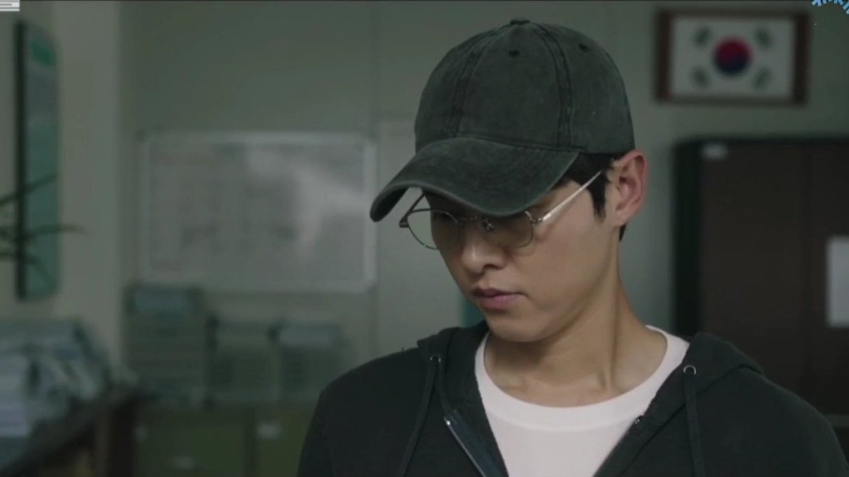 MeeeAisha's tweet photo. Minyoung : I used to like them , do you like them too ? 
Hyunwoo : The person i loved the most used to love them
 
He literally said " THE PERSON I LOVED THE MOST " 😭 he cant even scream loudly how much he love her 😭
#RebornRichEp16 #RebornRich #SongJoongKi #ShinHyunBeen https://t.co/kjmKoHCe0K