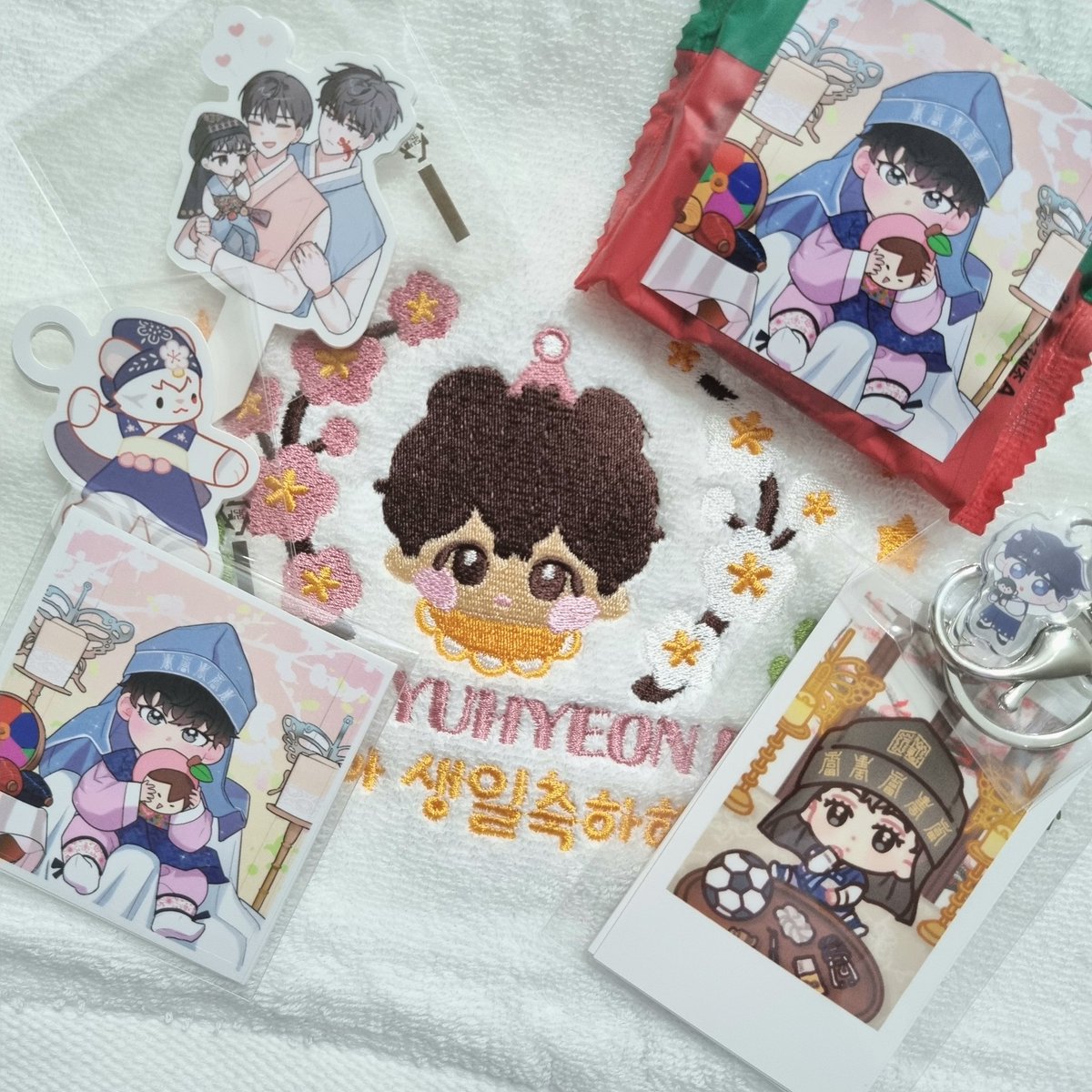 스물첫돌!!💙
아무래도 유현이가 돌잡이에서 잡을 건 형 밖에 없는 편...
너무 귀엽고 이쁜 패키지에 참여할 수 있어서 기뻤어요😊😊
그리고 재밌는 썰과 함께 패키지 소개해주신 주최님 짱🥰