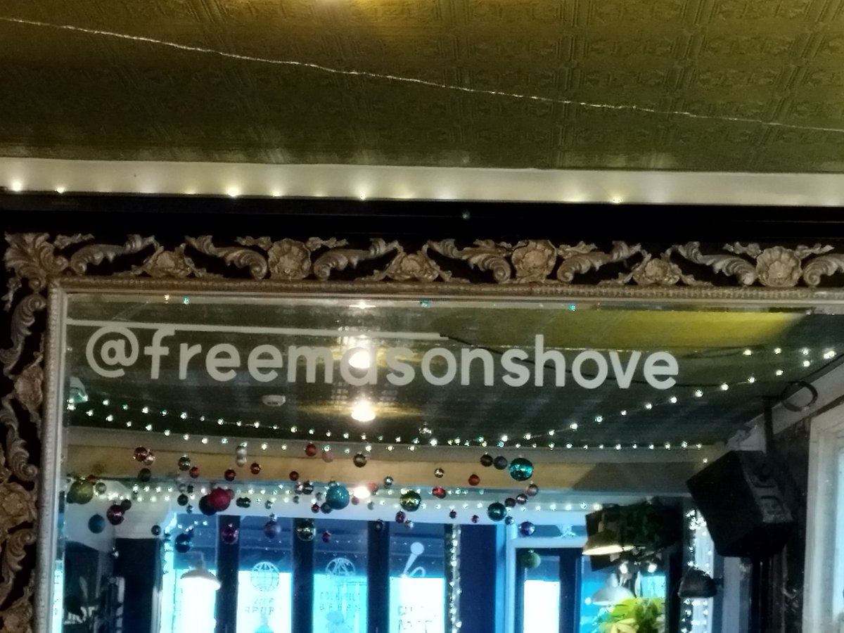 ZebedeeZebedog's tweet photo. Our first Christmas in Hove. We walked down to the front on Christmas Day but it started raining so we repaired to a pub @freemasonshove https://t.co/Dzekr1R32U