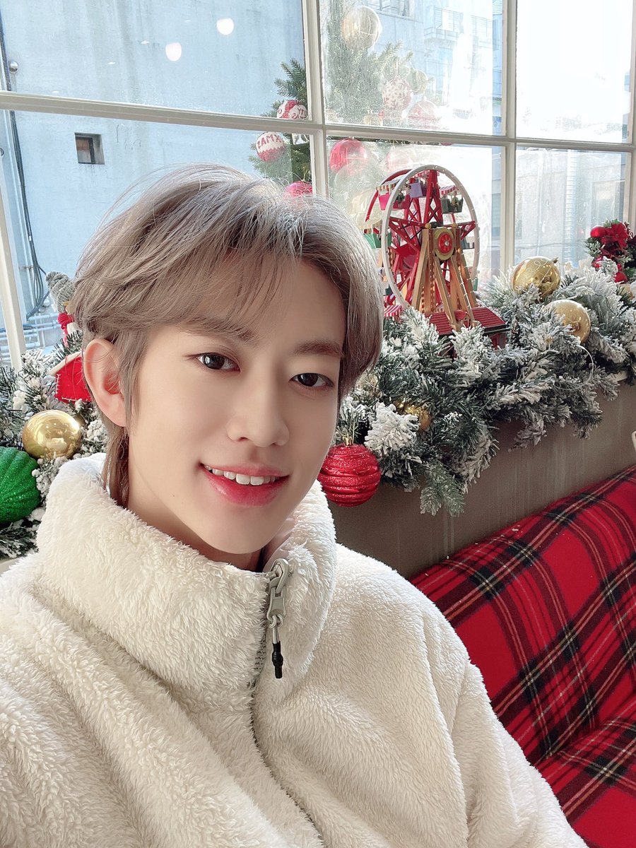 24Kplus_members's tweet image. [#타케루] 24U〜Happy Merry Christmas!!💚

#24K #투포케이 #타케루 #TAKERU #たける #닭케루 #Christmas