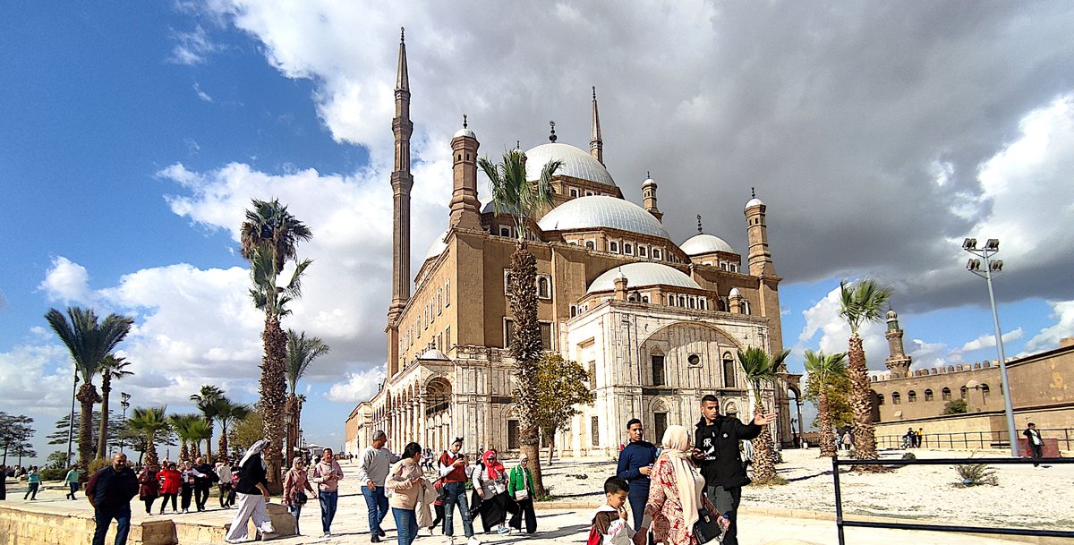 InamSehri's tweet photo. Outer Look of Muhammad Ali Mosque Cairo:
Mosque was built, in 1830-1848 AD, in memory of Tusun Pasha, M Ali's oldest son, who died in 1816. It’s built in Architectural style of Ottomans with capacity of 10,000. It has two minarets and it’s Dome has inner diameter of 21 m (69 ft). https://t.co/UckZ3shaOd
