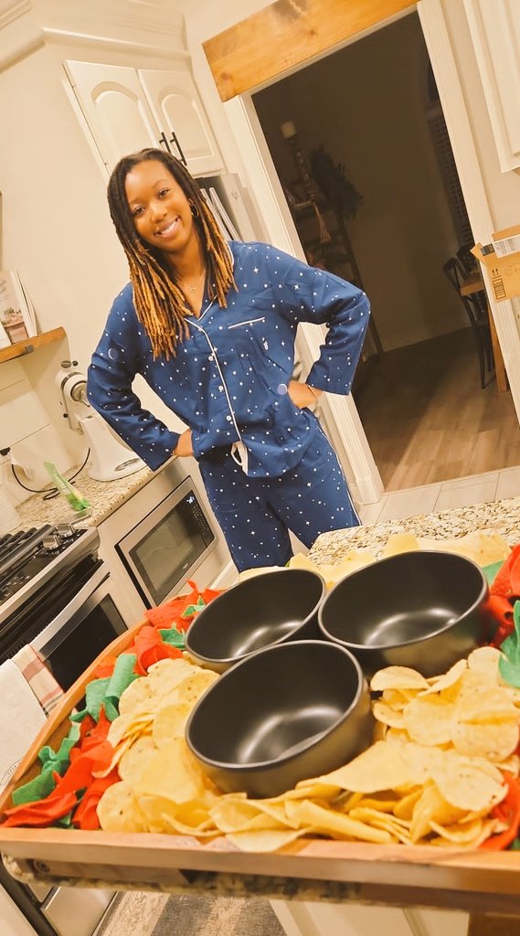 summerpowerss's tweet photo. Merry Christmas!! #happyholidays🎄⭐️🕯🎉🥳🥂❤️🙌🏾 https://t.co/Ej9w9Z7WWb