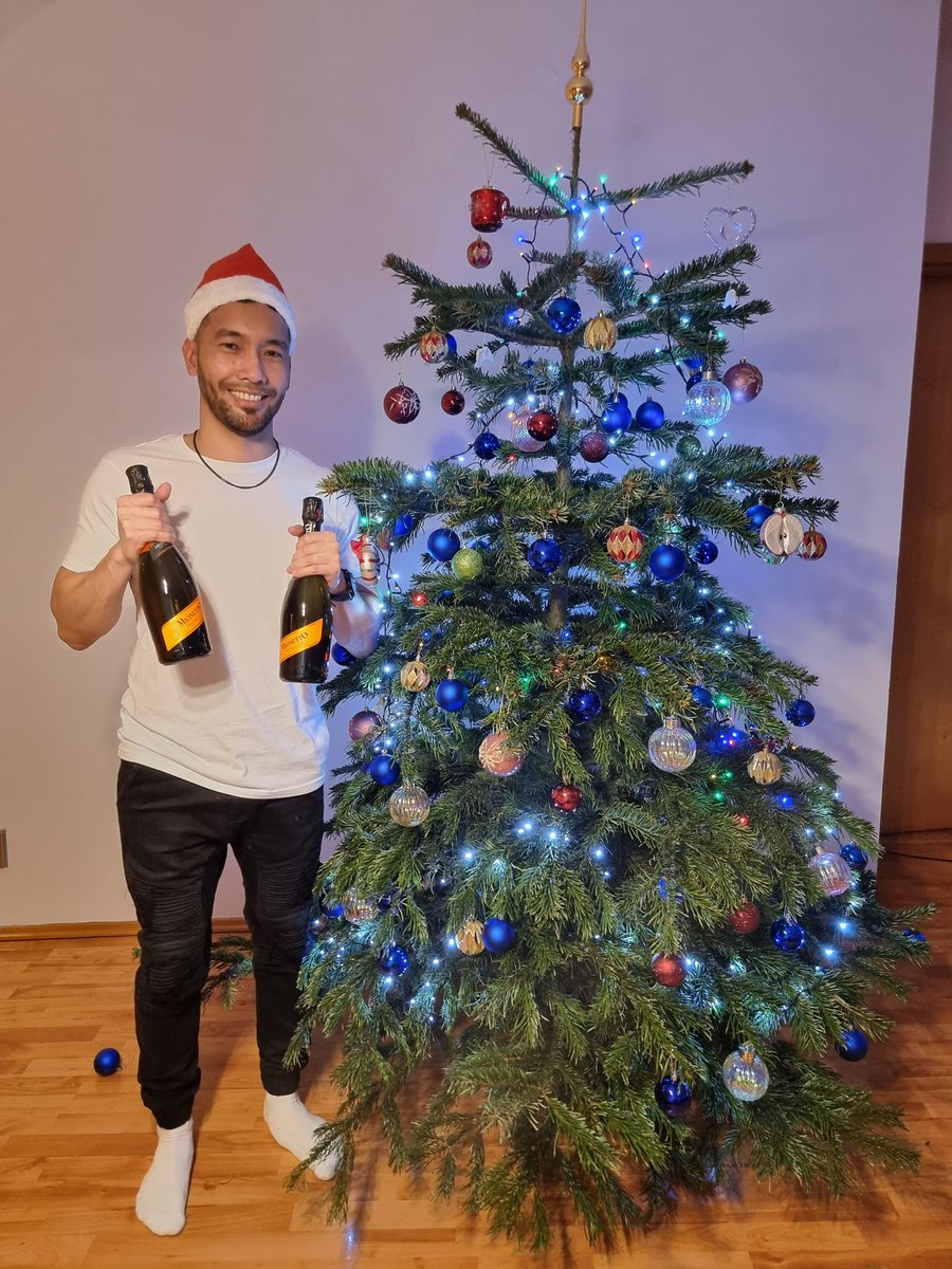 exismusic's tweet photo. Merry Christmas everyone! Hope you all have an amazing one 🎄😊🎉 https://t.co/yYNNhnIc4r