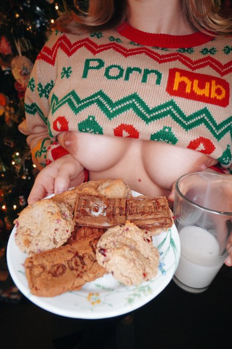 To all my naughty friends out there, your gift is me. 🎁😇 https://t.co/bh0eHd3RE5