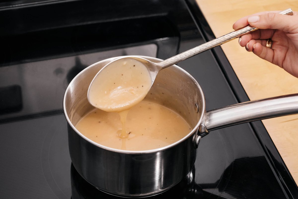 It's #Christmas morning! If you're stressing about today's #holidayfeast, we have some backup headed your way. Our Classic Turkey Gravy is a simple, can't-miss dish for the #holidays. Recipe: loom.ly/3OpVbEU