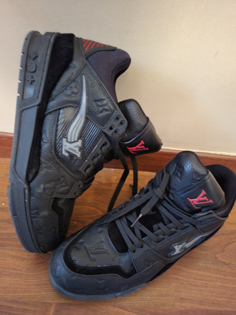 Life is short, buy another pair of sneakers 👟

#sneakers #rap #hiphop #music #rapper