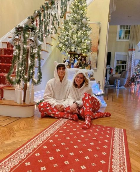 ainanielsenn's tweet photo. y feliz navidad a mis hermanitos tambien, los amo mucho mucho.
- @whoiselijaaah https://t.co/UmNUdzNa8Z