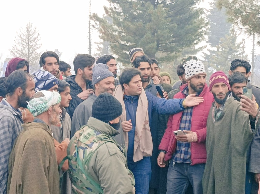 PanunBouy's tweet photo. Thank you people of #Devpora especially the YOUTH for all the Love, Warmth, Respect & the GRAND welcome in your hearts & village. I feel indebted & duty bound for equitable development of #Devpora
Thank you once again.
#YouthPower
#SachKiSiyasat https://t.co/DMyeFqjY3O