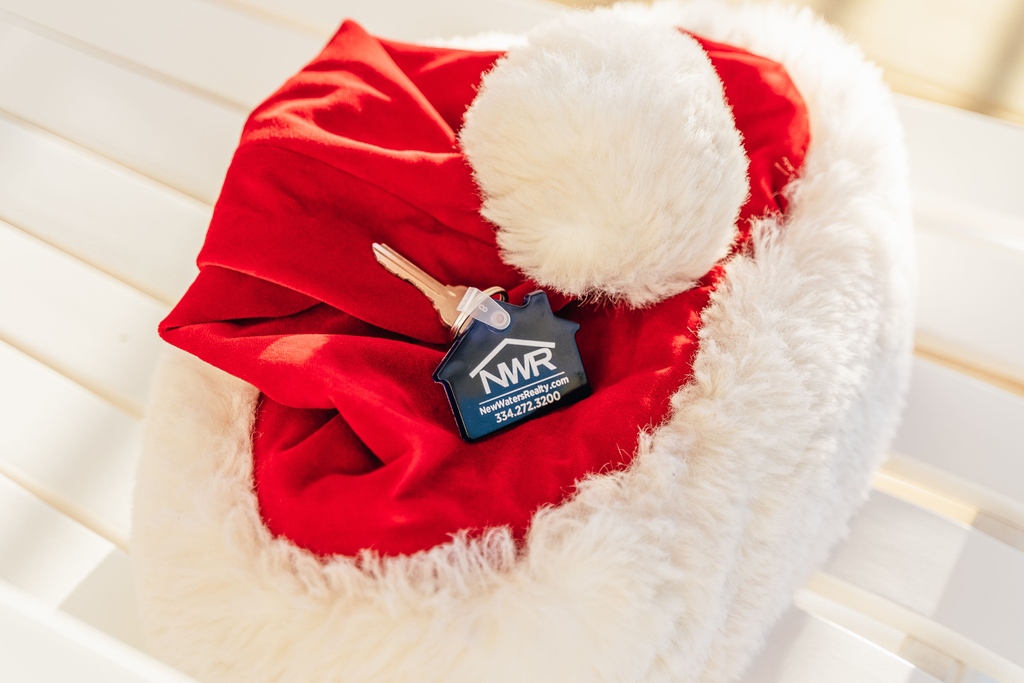 NewWatersRealty's tweet photo. Merry Christmas! We're wishing you health, happiness and joy this season. https://t.co/D4CDjBLVMn