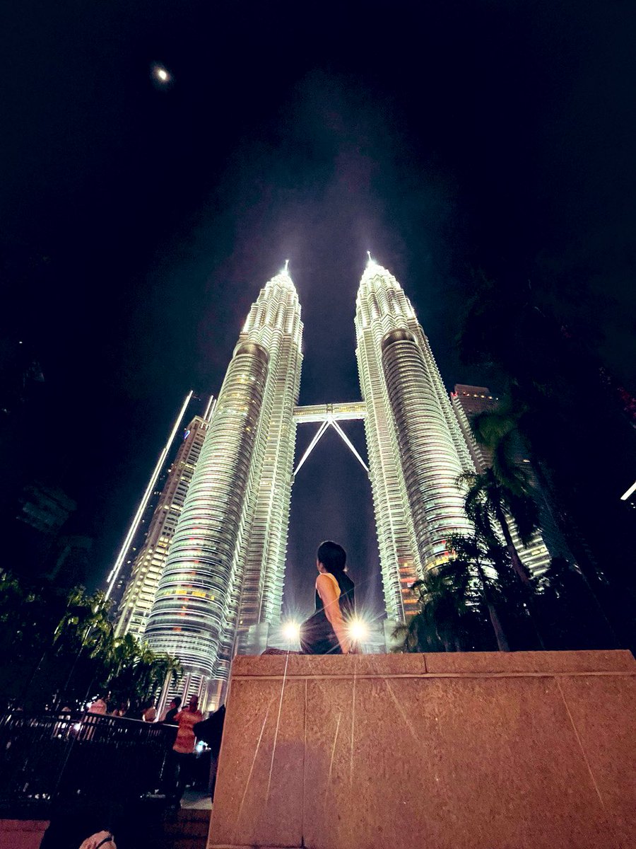 xk_tx26's tweet photo. マレーシア🇲🇾住もかな〜

てか海外に行くのありやな https://t.co/WepiOutRH8