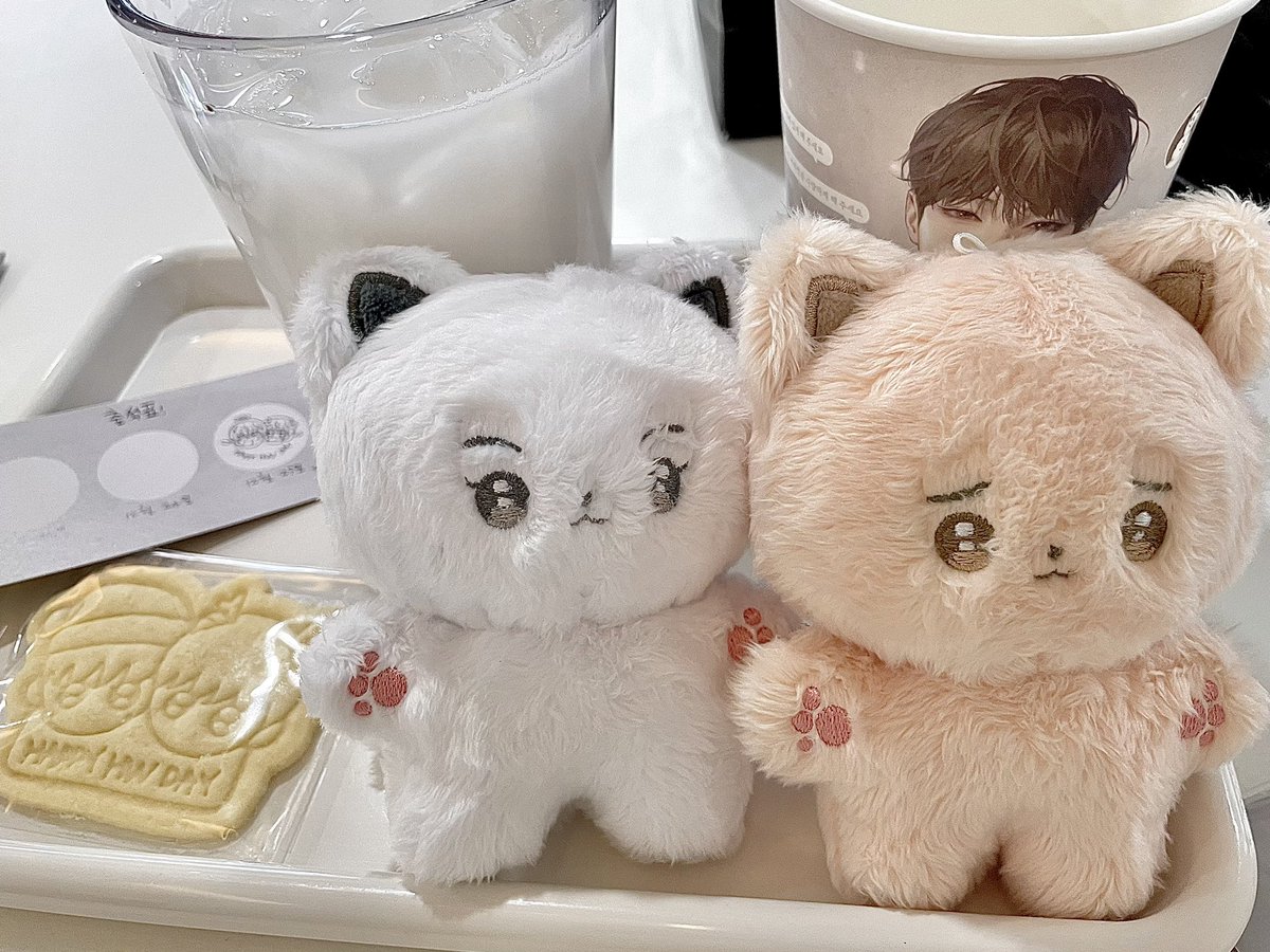 #MERRY_HAEWON_MAS 
#평생_해원이를_축하하게_해주세요 
#원하는_대로_해줄게_네_생일이니까

해원이 생일 추카 ♡