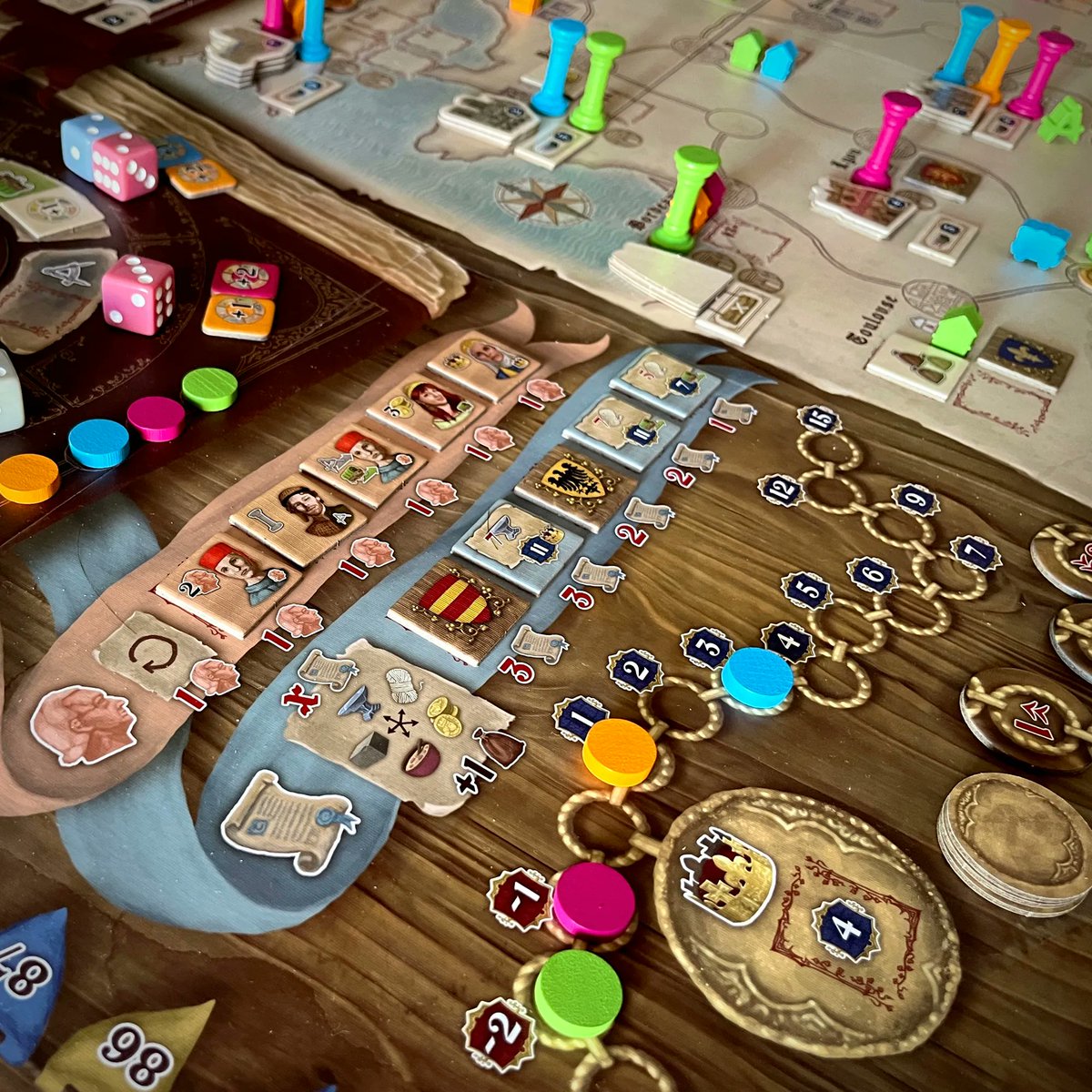 EurohellDesign's tweet image. Happy Boxing Day 🎁🎁🎁
Did you have some games on your wishlist?
We were able to try the combotastic TILETUM by @boardanddice for the first time!! 😁
Ressource tokens and insert should be a great addition, don‘t you think?
#eurohelldesign #boardgames #tiletum