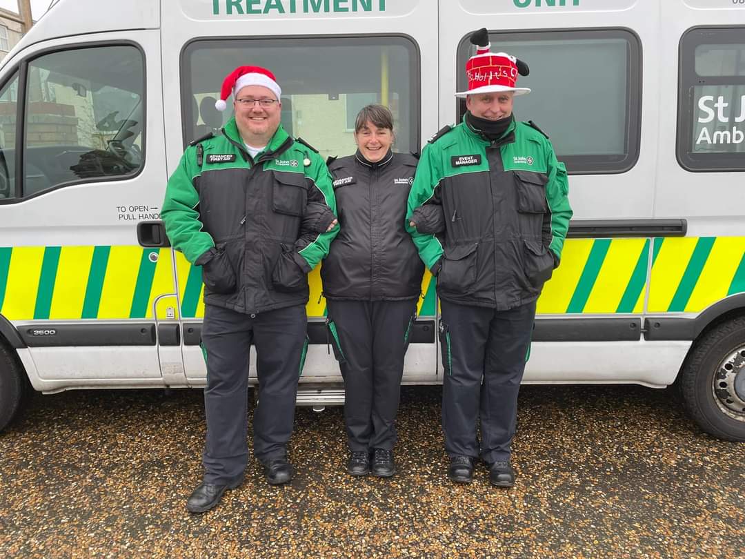 There's no better way to start your Christmas morning than a dip in the North Sea... apparently! Thankfully, my colleagues and I from @StJohnLowestoft were on hand to help keep the charity swimmers safe this morning! 💚 #Lowestoft #ChristmasSwim