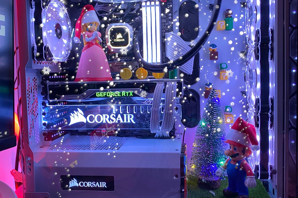 CORSAIR's tweet photo. Merry Christmas from the CORSAIR team! 🎄

📸 @lanagamingtv https://t.co/Vq1eSMu9dv