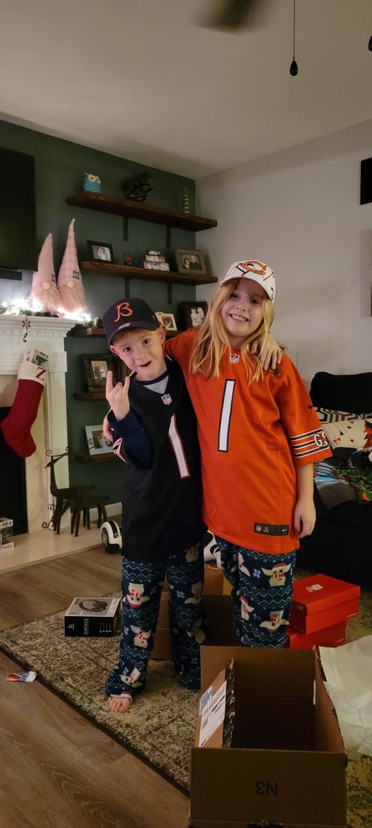 kcainrn's tweet photo. Daaaaaaaa Bears!!! Best Christmas gift they got! #chicagobears #startemyoung #BearDown  @justnfields @ChicagoBears https://t.co/EkPfmR6k16