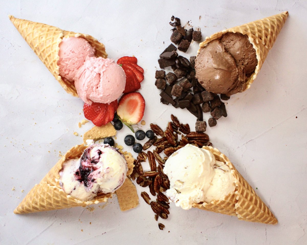 Happy holidays, Bruster's fam ☃️ However you're celebrating this holiday season, we hope your days are warm and filled with lots of time with all your loved ones 🤍✨