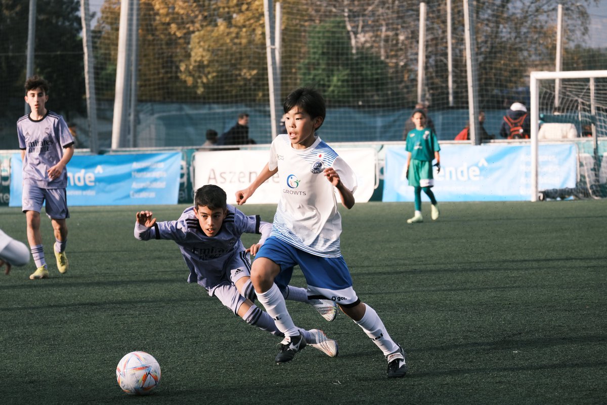 timcamera96's tweet photo. TicTacCup2022

Exclusivo FC🇯🇵 vs Real Madrid🇪🇸

リズミカルなドリブルで観ている人を魅力していました🇯🇵📸

#tictaccup2022 #exclusivofc #timcamera
#バルセロナ #バルセロナサッカー留学 #サッカー少年 #サッカー留学生 #スペインサッカー #育成年代 https://t.co/o9eIedEzjo