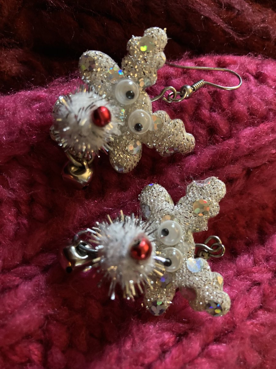 Happy Christmas! The importance of tasteful statement jewellery cannot be overstated!!! 😂