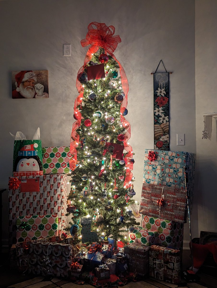 rslevy925's tweet photo. Merry Christmas and Happy New Year!! https://t.co/w4lYn1LUJe