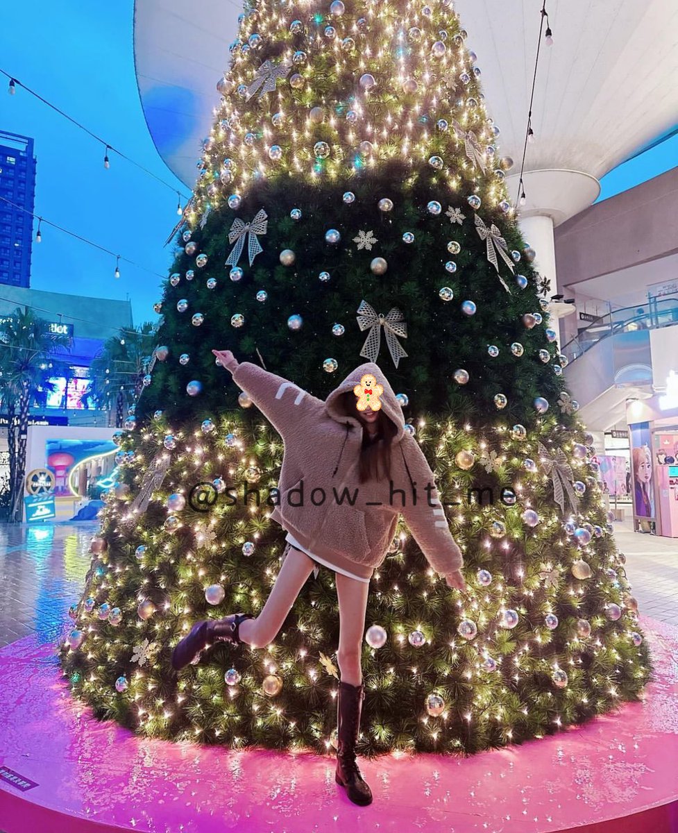 聖誕快樂🧑‍🎄寶子們🥴
#好冷 #沒有對象的聖誕節🌝
猜猜我在哪🤪 https://t.co/DOta9VPjTG