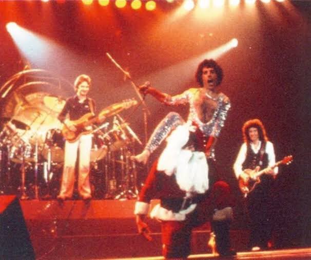 Happy Christmas, folks ! Enjoy the holidays and stay safe ! Xx