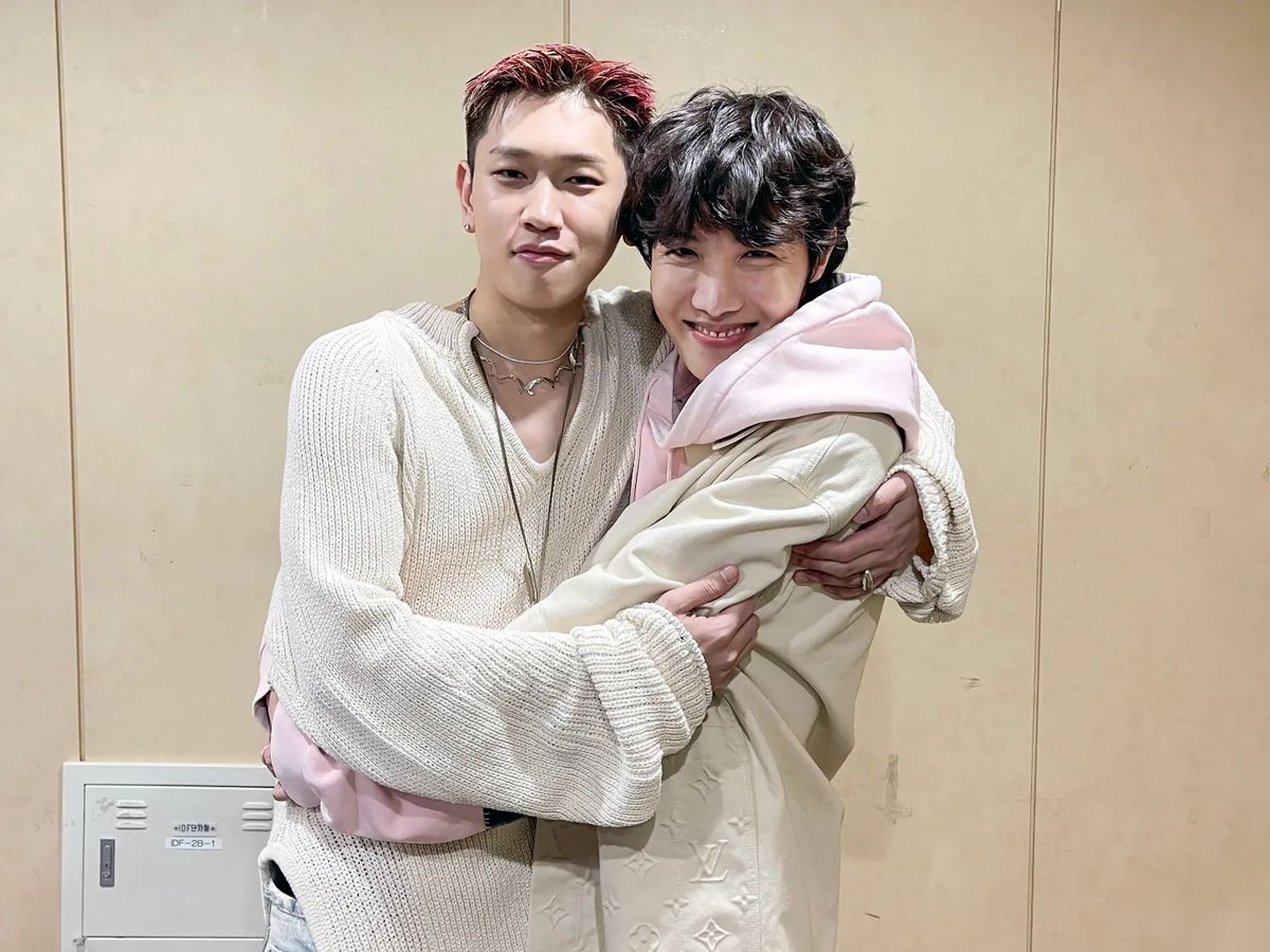 donjuradon's tweet photo. Crushニキめっちゃアミにマウント取ってくるじゃん
(可愛いからやぶさかではないけど) https://t.co/L4HKcz6hkD