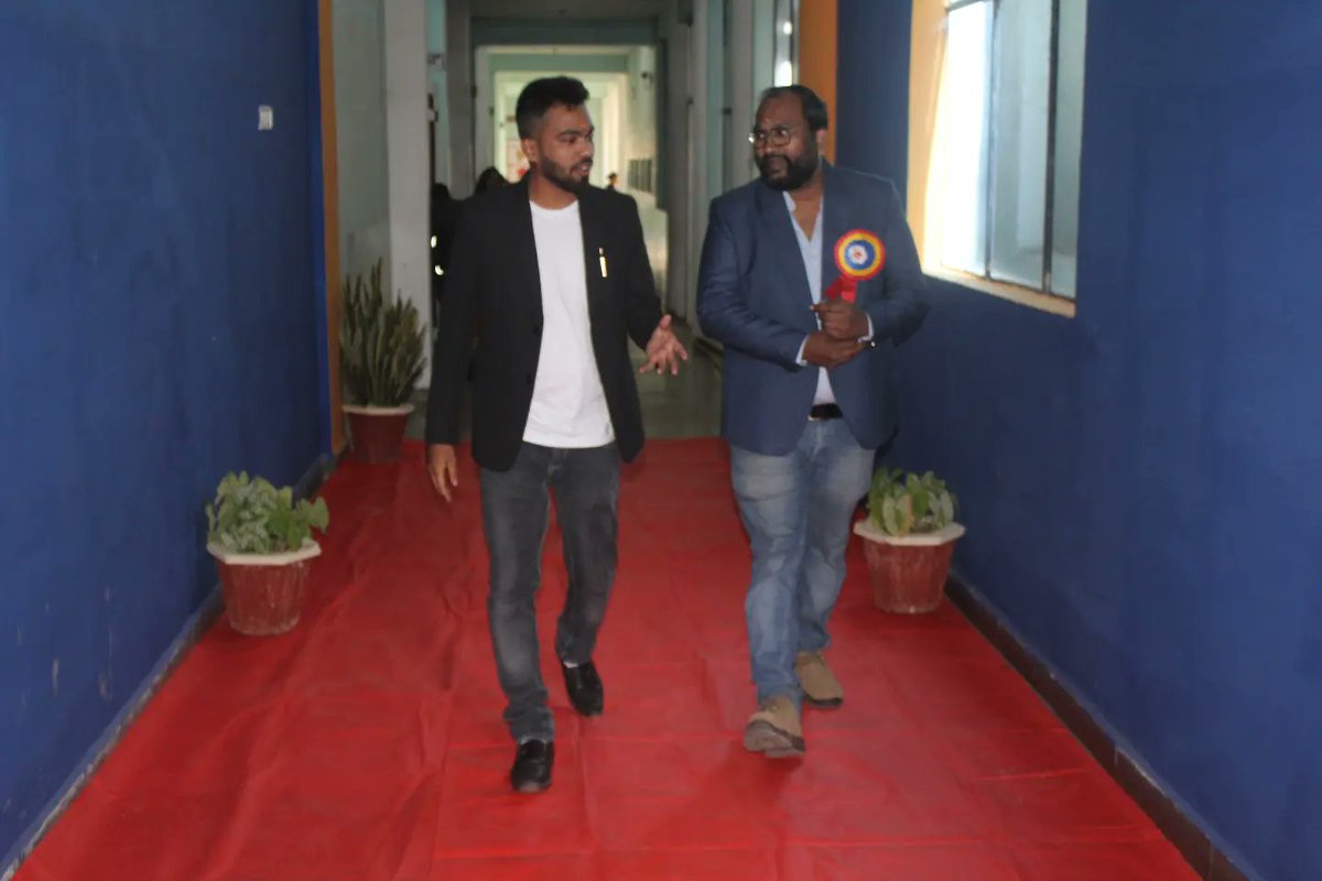 JatinWahane's tweet photo. It was my honour to inaugurate one of initial space labs in India at DPS Rajnandgaon on Dec 20 and singing an NDA.
And my demotivational sessions as usual.
Expecting a lot more Kalams from the younger generation.
#space https://t.co/BJCcY575TI