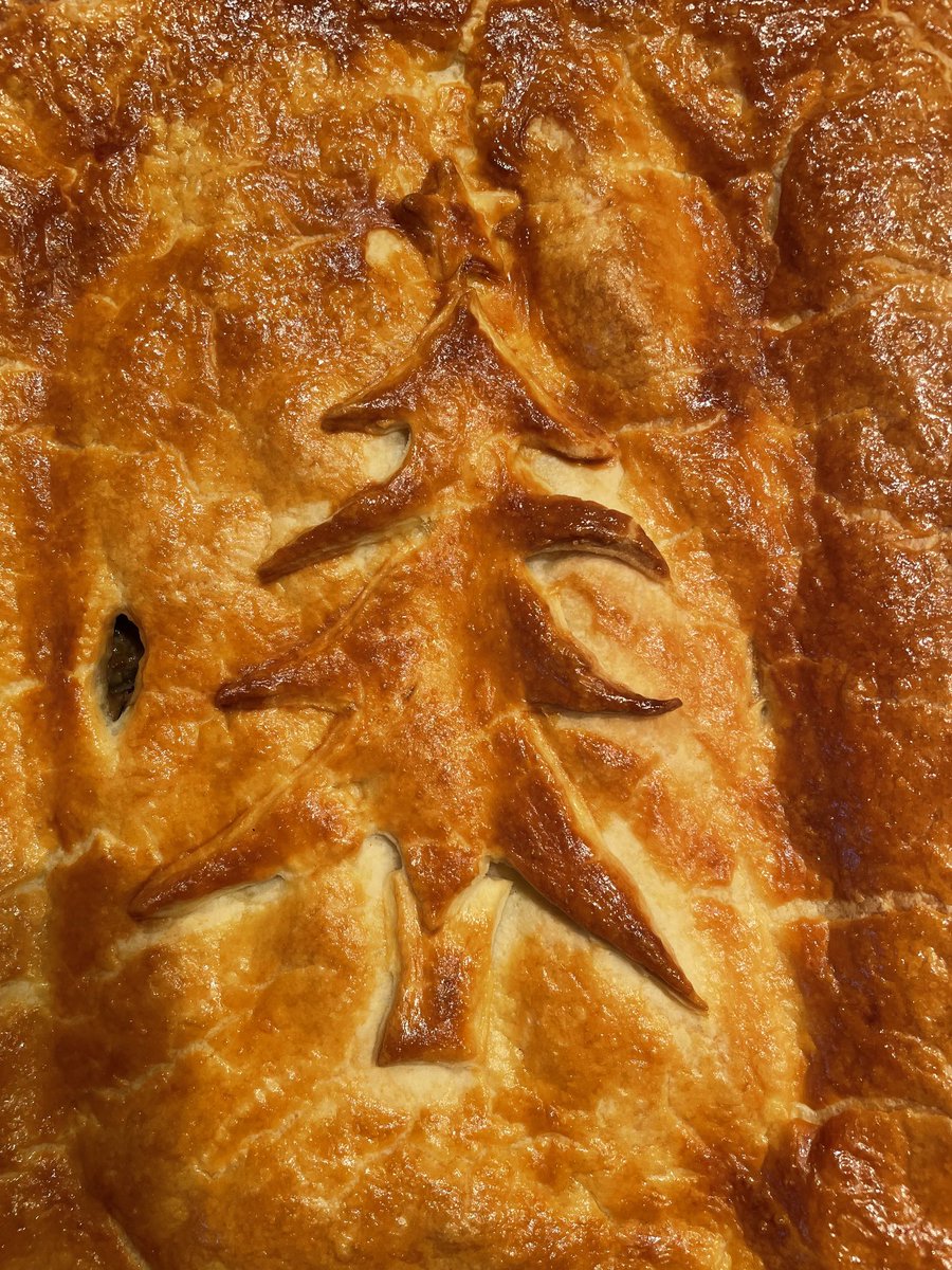 Last year I made curry for Christmas lunch and this year I’ve made a chicken, leek and mushroom pie, with fresh tarragon and sage. 🥧 🎄🍾🥂 #ShropshireLife #ChristmasLunch