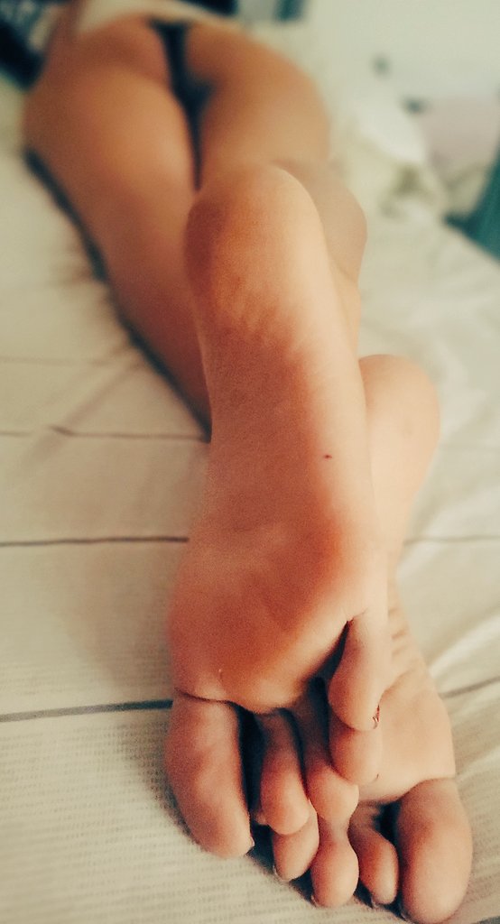 Hotkitty_86's tweet photo. @Neelem14 👣👣👣 https://t.co/lmxyIvT47y