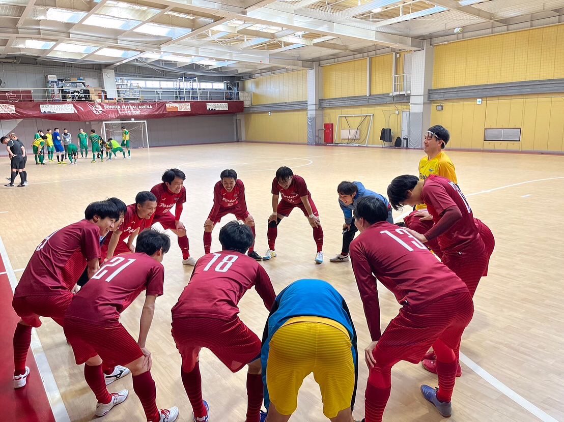 PORTENO (@porteno_futsal) on Twitter photo 【12/25 東京都フットサル3部Cリーグ 第9節】
vs SPIGAさん
<a href="/spigafutsalclub/">SPIGA FUTSAL CLUB (東京都フットサル4部リーグ)</a>
前半 1-0
後半 0-0
合計 1-0 勝ちいえい✨
皆さんメリクリ✨🎄
代表出場停止の中勝利を勝ち取りました✨
失点も0に抑えられたのでこのまま年明けにある次節に向けコンディション調整していきます!
#フットサル 【12/25 東京都フットサル3部Cリーグ 第9節】
vs SPIGAさん
<a href="/spigafutsalclub/">SPIGA FUTSAL CLUB (東京都フットサル4部リーグ)</a>
前半 1-0
後半 0-0
合計 1-0 勝ちいえい✨
皆さんメリクリ✨🎄
代表出場停止の中勝利を勝ち取りました✨
失点も0に抑えられたのでこのまま年明けにある次節に向けコンディション調整していきます!
#フットサル