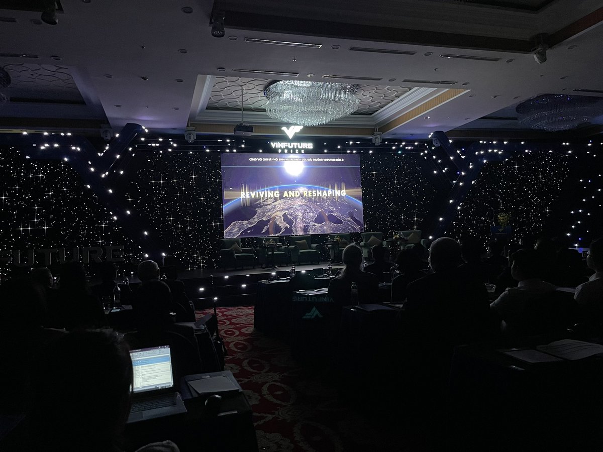 Thank you for the follow Bruce!  It was a great pleasure meeting you at the <a href="/vinfutureprize/">VinFuture Prize</a> event!   <a href="/BLLPHD/">Bruce Levine, Ph.D. 🇺🇦🥼🔬🧬🧪💉</a> #biotrch #immunotherapy #oncology #Vietnam @VinBrainAI