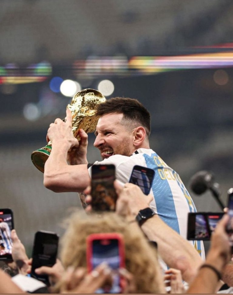 WorldCupChamp10's tweet photo. @ESPNFC The best in the world 🌍🐐🇦🇷🏆 https://t.co/Ny0927QT7A