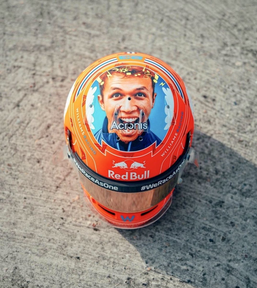 F1Helmetscom's tweet photo. @alex_albon showcases his
'Valentino-style, Daniel-inspired' helmet that he was meant to race with in Monza until his appendicitis struck. #F1 https://t.co/F6vgyecKnn