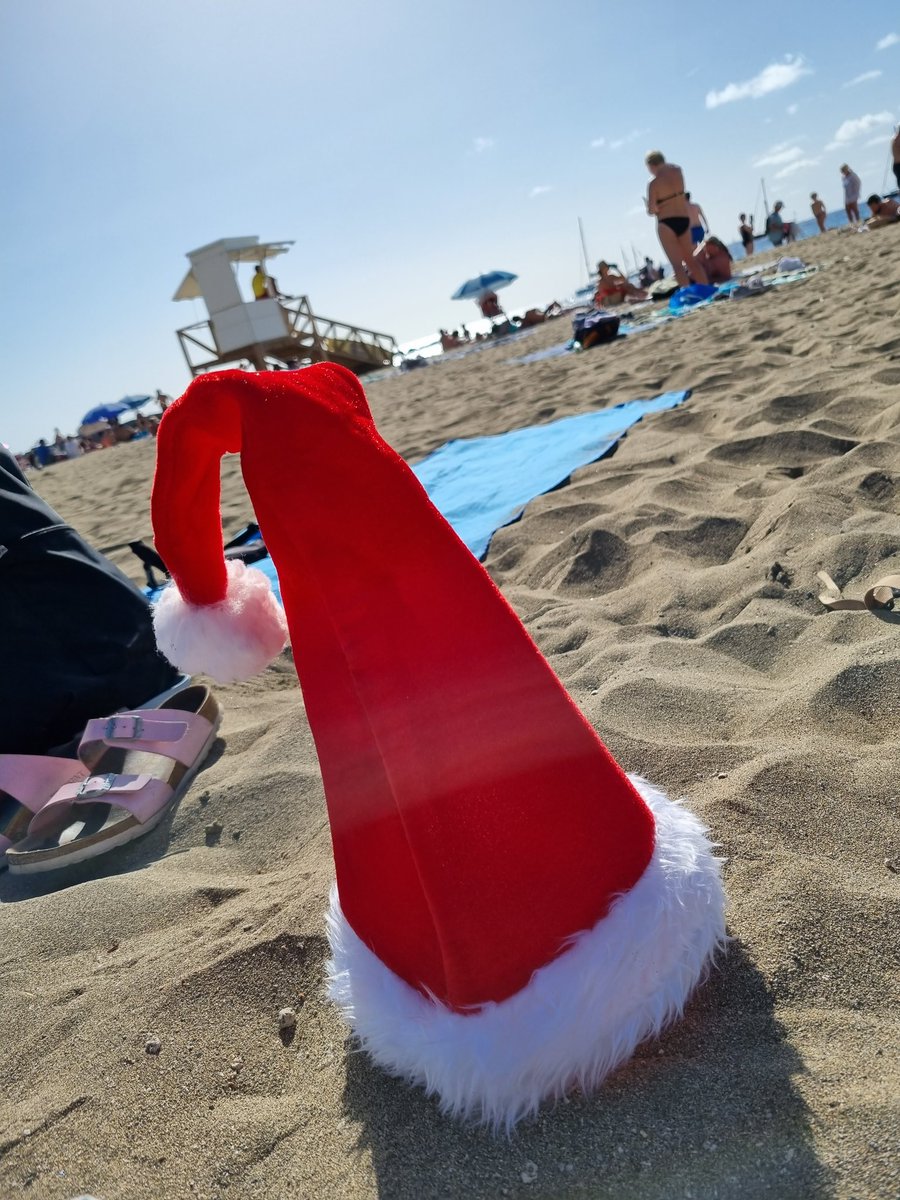 lauragfield's tweet photo. Wishing you all a Merry Christmas 🎅 🎄 

Feliz Navidad! https://t.co/b4j4iV38Xf