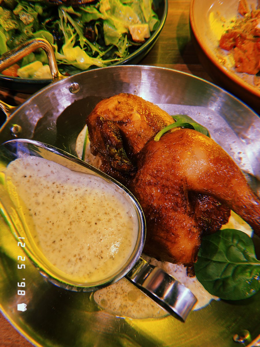 nyreview2's tweet photo. ขออนุญาตอวยยศ #Poulet อร่อยมากทุกเมนูที่สั่งมา ขนาดไม่กินไก่ยังว่าอร่อยเนื้อนุ่มฉ่ำ สั่งทุกโต๊ะเลยลองเอาบ้าง สรุปอร่อยเลยขออวยเพราะปกติไม่กินไก่ ดันมากินช่วงคริสมาส+บรรยากาศคือได้มาก แนะนำสำหรับคนอยากหาอะไรใหม่ๆกินร้านเพิ่งเปิดที่ #ctw ไปลอง❤️🌲 https://t.co/IesjG4xkVB