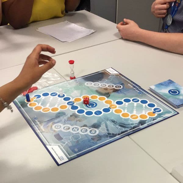 For many, #Christmas day is #BoardGame day.  For educators, our popular 'The Genomics Game' board game now has a #free print-and-play version. It encourages independent and peer learning.  Correctly answer genetics-based questions to #win. Check it out: orlo.uk/haWfB