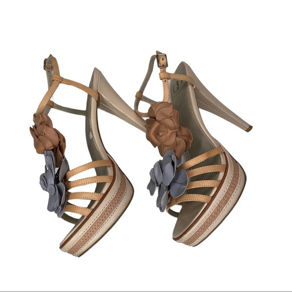 thehipuni's tweet photo. So good I had to share! Check out all the items I'm loving on @Poshmarkapp #poshmark #fashion #style #shopmycloset #sorel #kelsidagger #prana: https://t.co/WRvTnE705W https://t.co/VXv3FZPbwJ