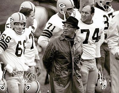 Merry-Merry Christmas to ALL my TWITTER FAMILY!!! When I was a kid it was Vince Lombardi and the Green Bay Packers who ruled NFL Christmas!! Times change but the formula for winning doesn't! Great leadership and players who play as a team!! Enjoy today, stay warm!😎☕😊🏈🎅