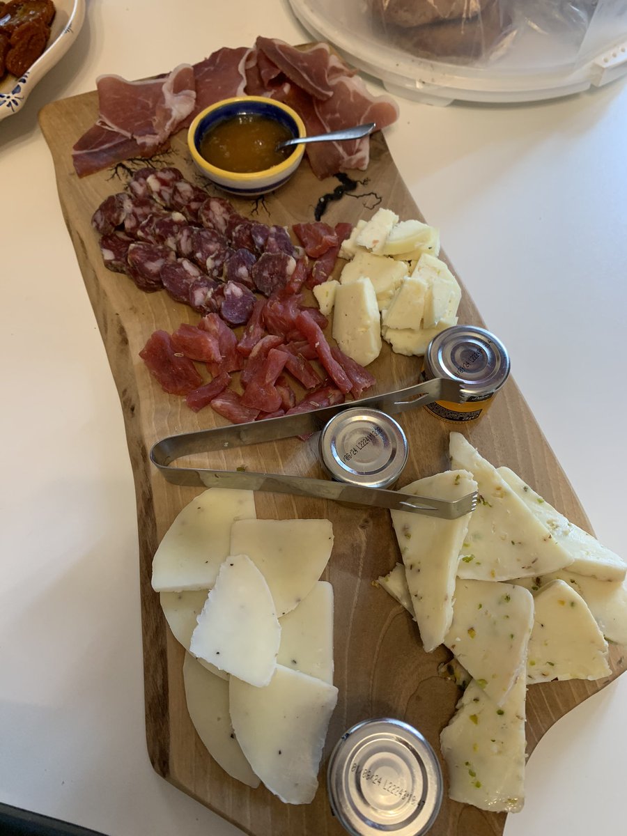 ROMOOD_'s tweet image. That’s how we start #Christmas 

#foodporn #food #italianfood #italy #Napoli #25dicembre #foodies #family #home