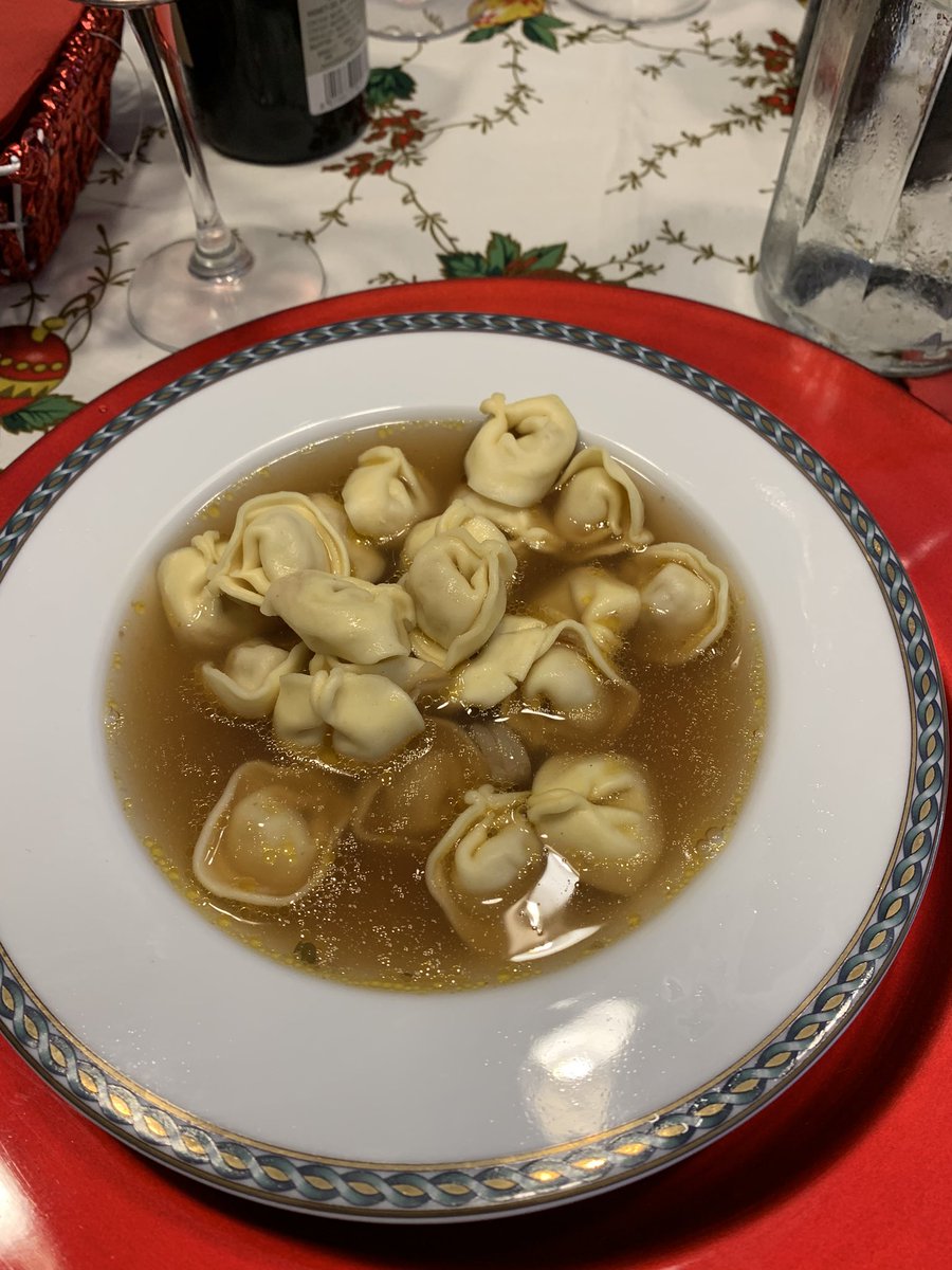 ROMOOD_'s tweet image. Tradition wants #tortellini in brodo 
Sooo cute 🥺

#foodporn #food #italianfood #italy #Napoli #family #25dicembre #Christmas2022 #foodie